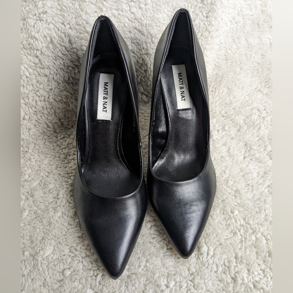 MATT & NAT Heel black pointed toe shoes LIKE NEW CONDITION!  size 38 = 7.5 us - Picture 2 of 10